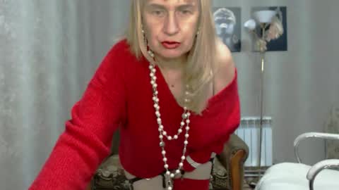 Snapshot of koroleva70 chatting on October 2025 05:30:01 PM VIKA online show from October 2025 05:30:01 PM