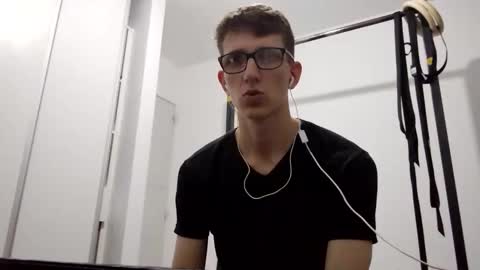 Facu online show from December 2025 08:20:01 AM