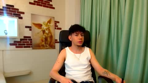 Snapshot of krewvaughn chatting on October 2025 04:55:01 AM KrewVaughn online show from October 2025 04:55:01 AM