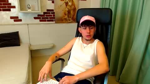 Snapshot of krewvaughn chatting on October 2025 05:18:01 AM KrewVaughn online show from October 2025 05:18:01 AM