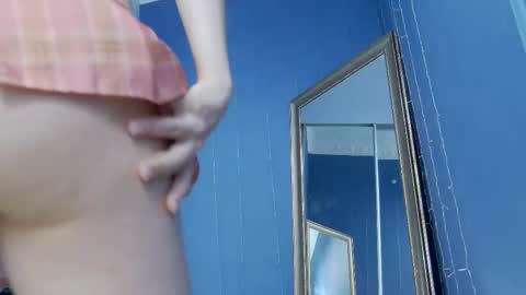 kriskras__ online show from December 2025 05:24:01 AM