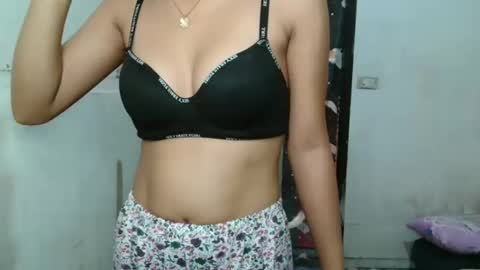 Snapshot of krisloversweet1 chatting on February 2026 05:14:02 AM Kris online show from February 2026 05:14:02 AM