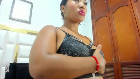 KRISSBROWN 1 online show from May 2026 01:30:02 PM
