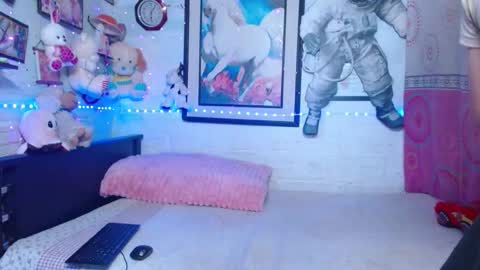 Snapshot of krisstal703358 chatting on February 2026 07:42:02 PM krisstal703358 online show from February 2026 07:42:02 PM