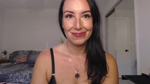 Krissy online show from December 2024 01:00:01 PM