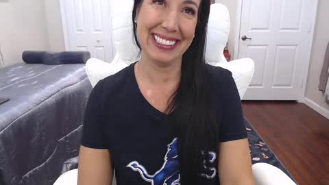 Krissy online show from October 2025 02:26:02 PM