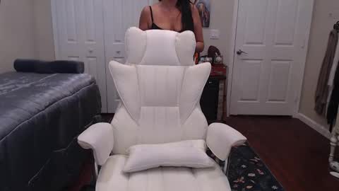 Krissy online show from February 2026 12:52:02 PM