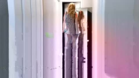 Kristal Mountain online show from October 2025 02:56:02 AM