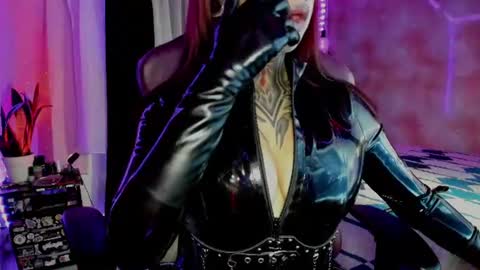 Snapshot of kristall_schwarz_ chatting on June 2026 04:50:01 AM Kristall online show from June 2026 04:50:01 AM