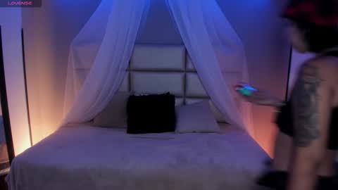 Kristen online show from September 2025 12:43:02 PM