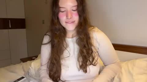 Snapshot of kristiekitty chatting on May 2026 11:33:02 PM kristiekitty online show from May 2026 11:33:02 PM
