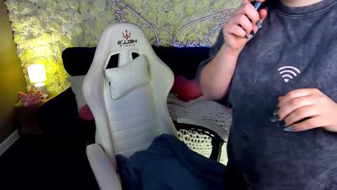 kristifoxy online show from March 2026 06:17:01 AM