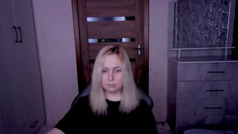 Snapshot of kristy_fran chatting on April 2026 11:43:01 PM Kristy online show from April 2026 11:43:01 PM