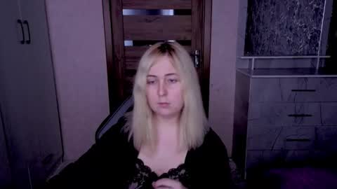 Snapshot of kristy_fran chatting on April 2026 09:17:01 PM Kristy online show from April 2026 09:17:01 PM
