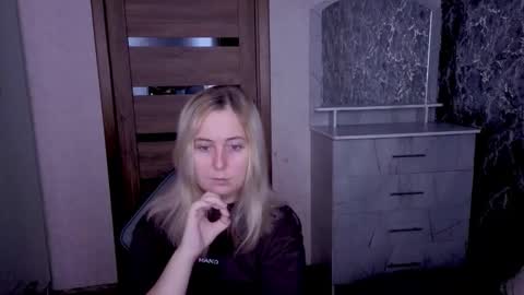 Snapshot of kristy_fran chatting on May 2026 01:44:02 AM Kristy online show from May 2026 01:44:02 AM
