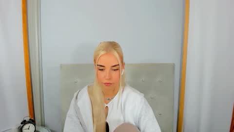 KristyFlowers online show from September 2025 03:12:02 PM