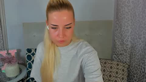 Snapshot of kristyflowers chatting on June 2026 02:32:02 PM KristyFlowers online show from June 2026 02:32:02 PM