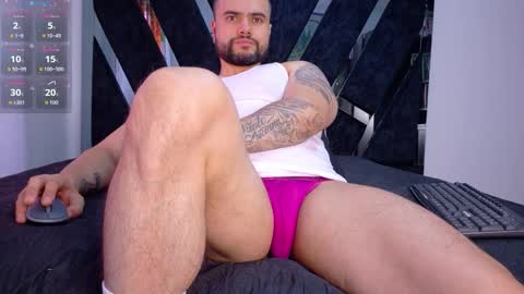 Kroy Wood online show from December 2025 12:32:01 PM