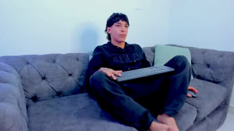 Snapshot of kroywave chatting on May 2026 09:10:02 PM Kroy Wave Muscle Tattoos Latino online show from May 2026 09:10:02 PM