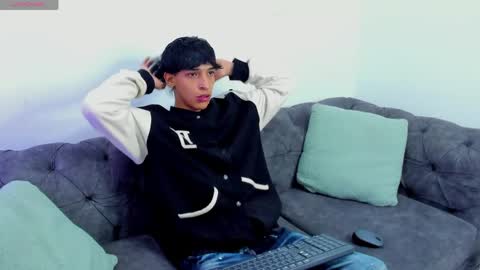 Snapshot of kroywave chatting on June 2026 03:42:01 AM Kroy Wave Muscle Tattoos Latino online show from June 2026 03:42:01 AM