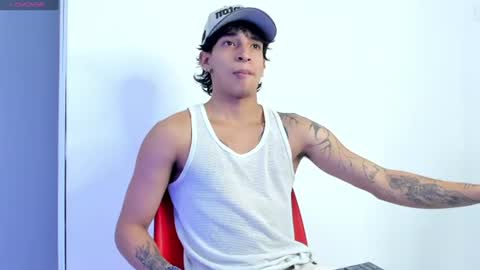 Snapshot of kroywave chatting on June 2026 03:42:01 AM Kroy Wave Muscle Tattoos Latino online show from June 2026 03:42:01 AM