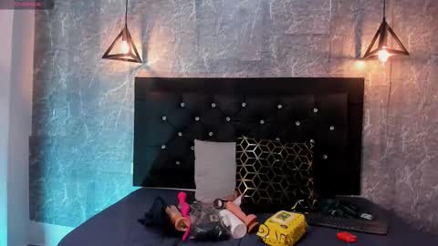 Kystal Taylor online show from November 2025 11:32:02 AM