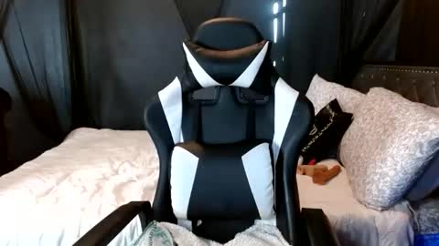 Krystal Blake online show from November 2025 08:27:02 PM