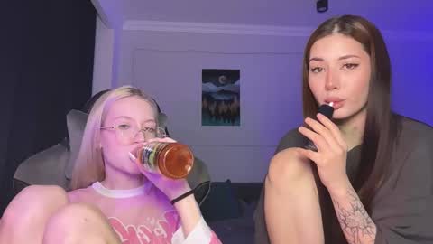 Bella and Alexandra online show from March 2026 08:04:01 PM