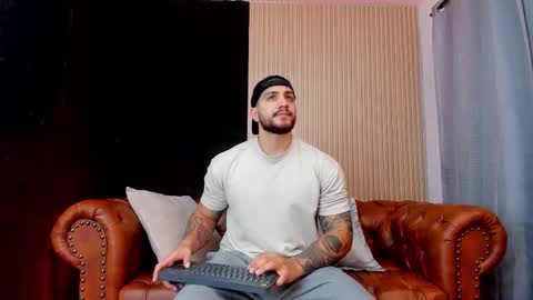 kylenorth_ online show from November 2025 02:06:01 PM