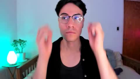 Kylian Zarate online show from December 2025 03:00:02 AM