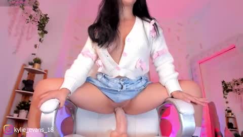 Snapshot of kylie_evans_18 chatting on February 2026 07:23:02 AM Kylie online show from February 2026 07:23:02 AM