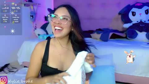 k ylie online show from February 2025 12:11:01 AM