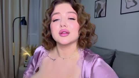 Snapshot of kylie_lips chatting on July 2026 06:03:01 PM Kylie Lips online show from July 2026 06:03:01 PM