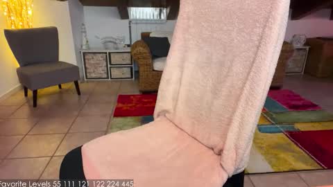 Snapshot of kyliecb chatting on November 2025 02:38:02 PM Kylie online show from November 2025 02:38:02 PM