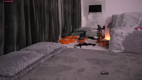 Kylie online show from October 2025 08:08:02 PM