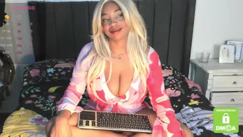 Snapshot of kyliewhiteboobs chatting on January 2025 04:27:02 PM kylie white boobs online show from January 2025 04:27:02 PM