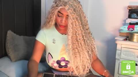 Snapshot of kyliewhiteboobs chatting on November 2025 07:04:02 PM kylie white boobs online show from November 2025 07:04:02 PM