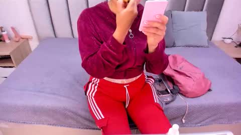 Emily  Laila  online show from October 2025 12:09:02 PM