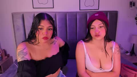 Emily  Laila  online show from November 2025 01:44:01 PM