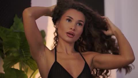 Kyssa online show from October 2025 06:03:01 PM