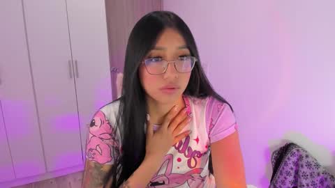 Snapshot of kyy_isa chatting on February 2026 11:50:01 AM IG online show from February 2026 11:50:01 AM