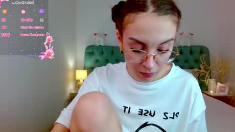 Snapshot of l1ttle_angel__ chatting on September 2025 08:31:01 PM Margo online show from September 2025 08:31:01 PM