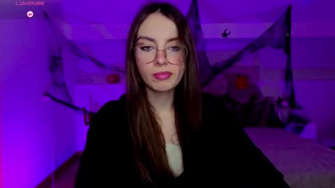 Snapshot of l1ttle_angel__ chatting on November 2025 08:32:01 PM Margo online show from November 2025 08:32:01 PM