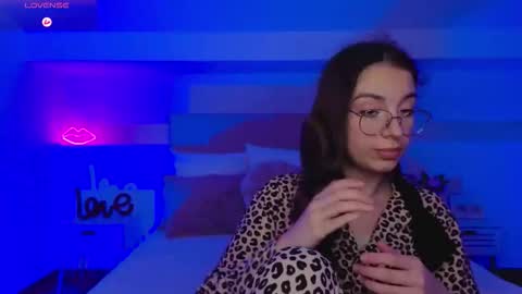 Snapshot of l1ttle_angel__ chatting on November 2025 08:58:01 PM Margo online show from November 2025 08:58:01 PM