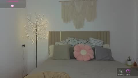 Snapshot of l1ttle_angel__ chatting on November 2025 01:48:01 PM Margo online show from November 2025 01:48:01 PM