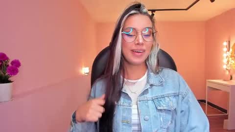Snapshot of la_monitora chatting on May 2026 11:27:02 AM T A T I A N A online show from May 2026 11:27:02 AM