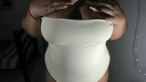 la_pequena_culona online show from May 2026 01:11:02 AM