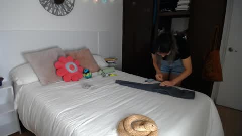 Catalina online show from April 2026 02:06:01 AM