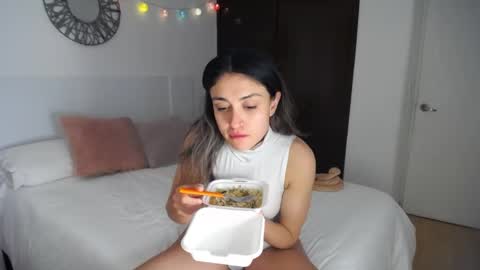 Snapshot of la_rola_ chatting on April 2026 05:29:01 AM Catalina online show from April 2026 05:29:01 AM