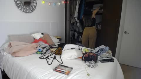 Snapshot of la_rola_ chatting on April 2026 03:31:02 AM Catalina online show from April 2026 03:31:02 AM